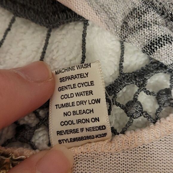 Spoiled Crop top open back top - Picture 8 of 8